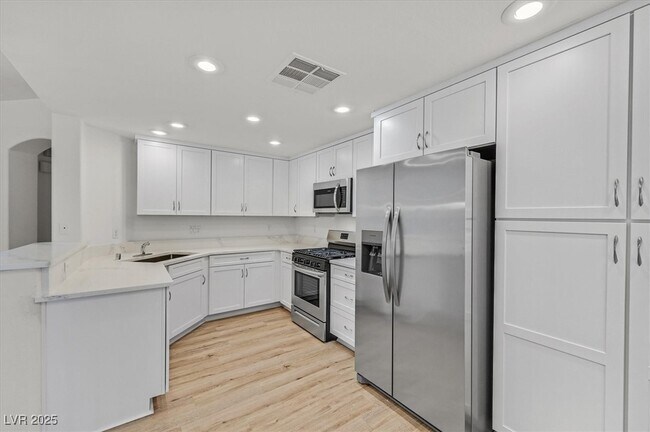 Building Photo - 825 Canterra St