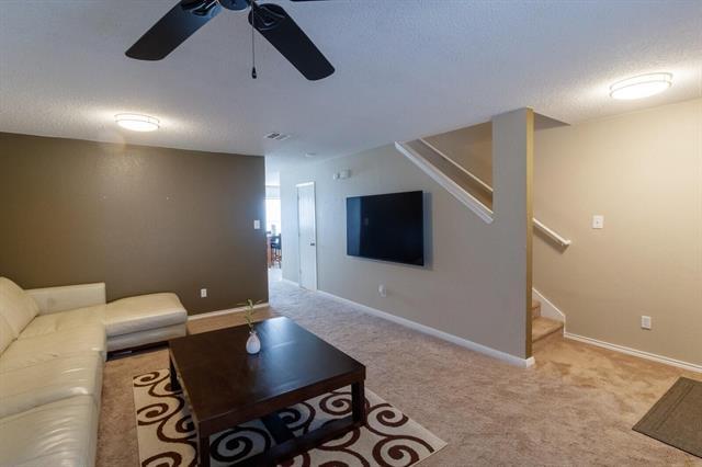 Building Photo - 2700 Peach Dr