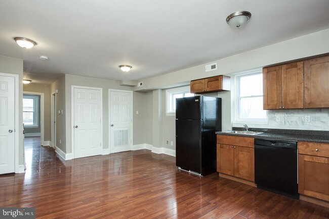 Building Photo - 501 S 49th St