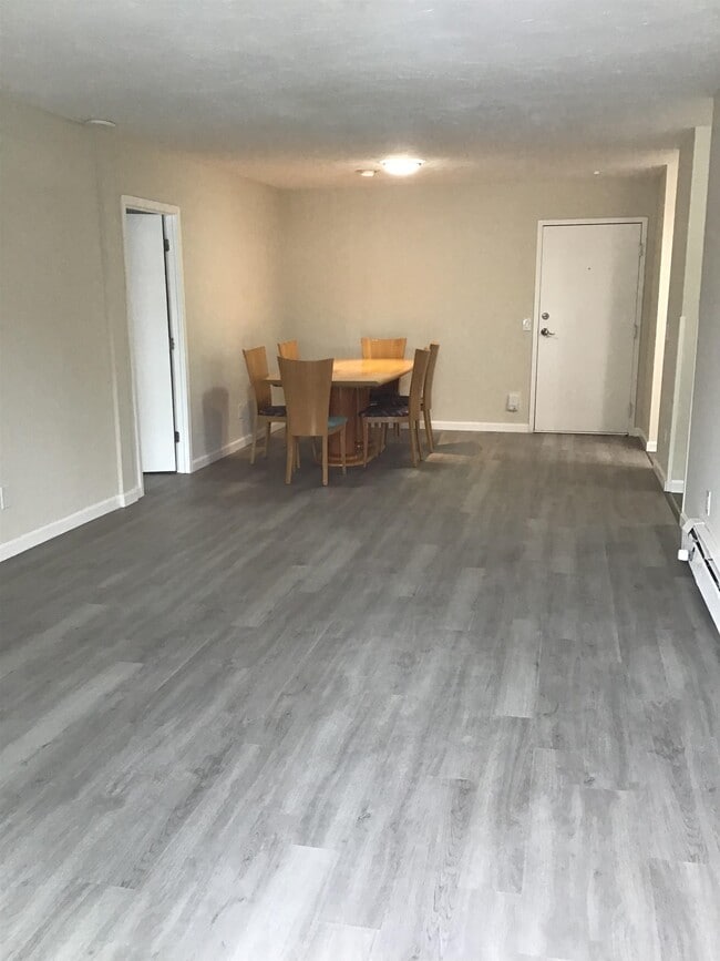 Building Photo - 210 Brook Village Rd