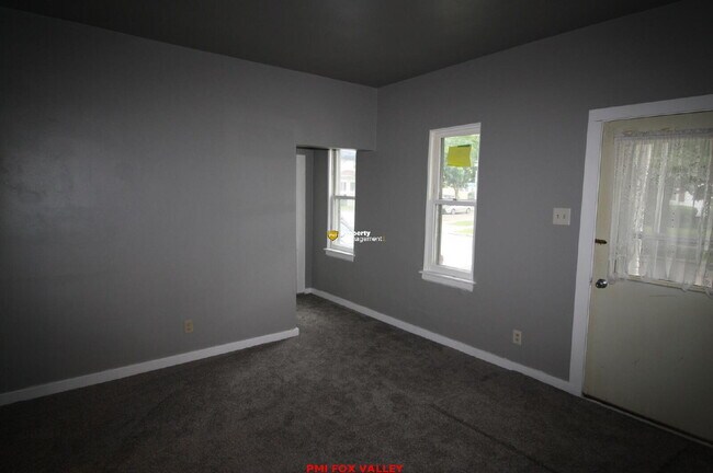 Building Photo - NICE 2 bedroom lower Month to Month lease