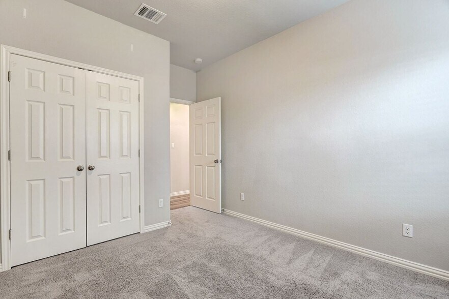 Building Photo - 213 Mindy Way