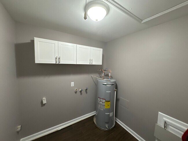 Building Photo - 382 Monaco Dr