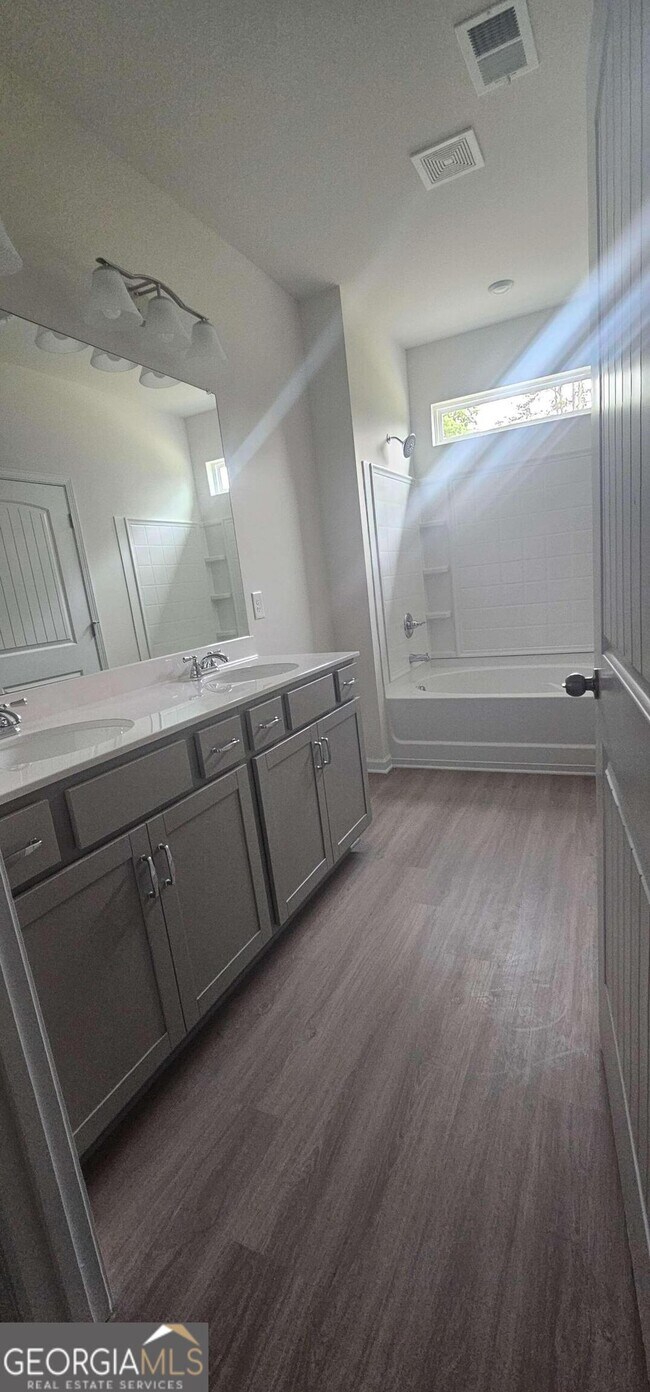 Building Photo - 188 Graham Cir