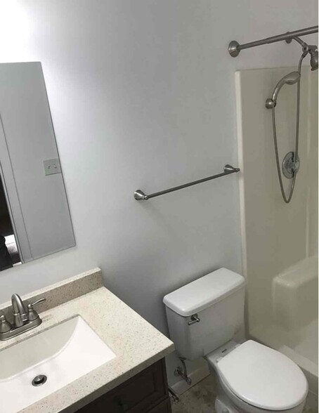 Building Photo - 15 Kingsbridge Ct