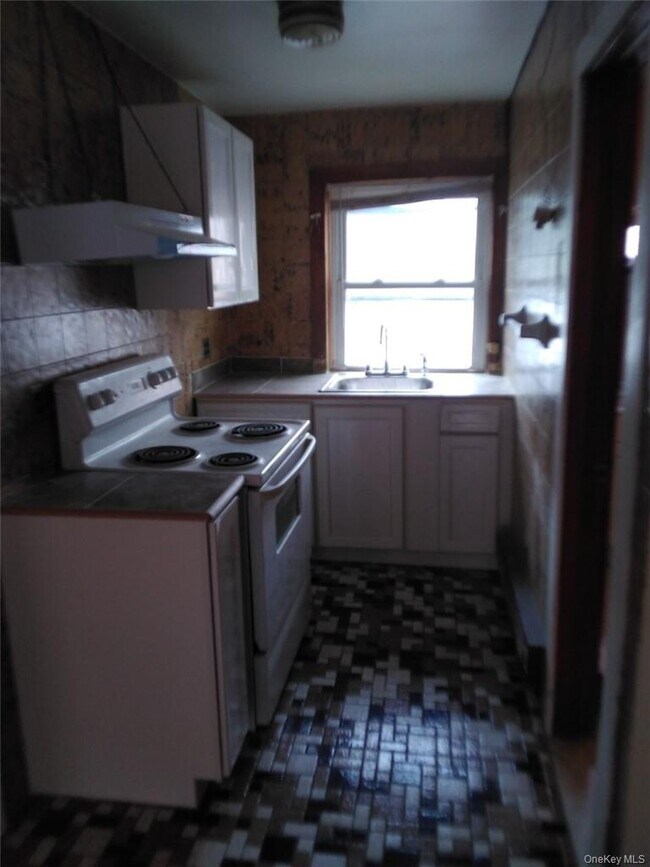 Building Photo - 58 Main St