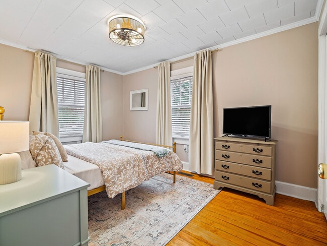 Building Photo - 2ND East Dr