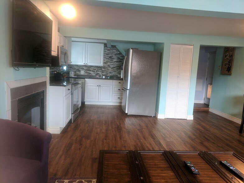 Building Photo - 7655 E 19th Ave