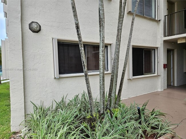 Building Photo - 8005 SW 107th Ave