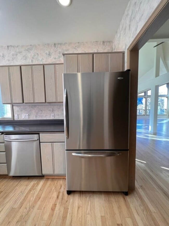 Building Photo - STUNNING VIEWS from this 3 bedroom, 2 bath home | Available February