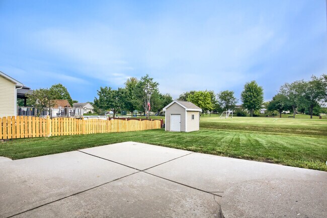 Building Photo - 26438 W Deer Path