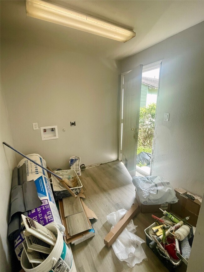 Building Photo - 504 N 8th St