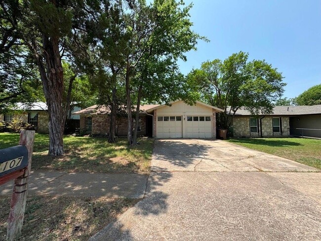 Primary Photo - 1107 Spearson Ln
