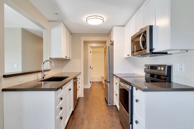 Building Photo - Great 2bd 2ba located in Old Burien