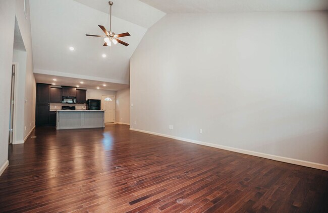 Building Photo - 1327 S Florence Ave