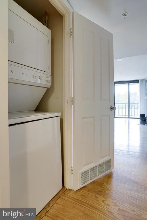 Building Photo - 2220 Fairfax Dr