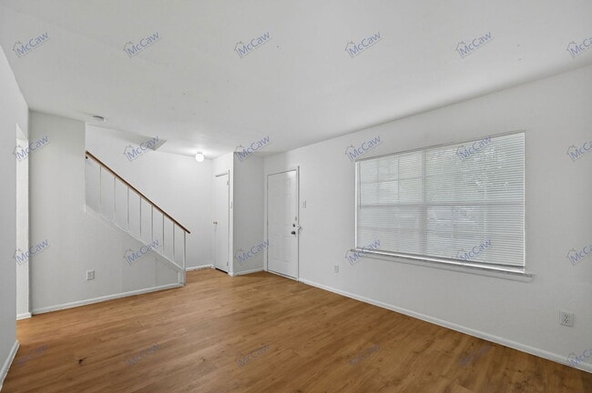 Building Photo - 616 Moore St