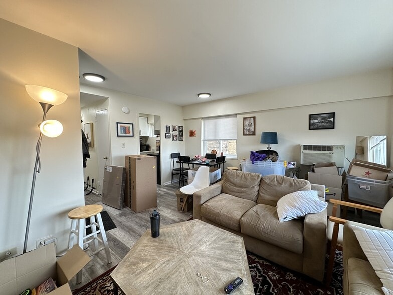 Building Photo - 1400 Chicago Ave