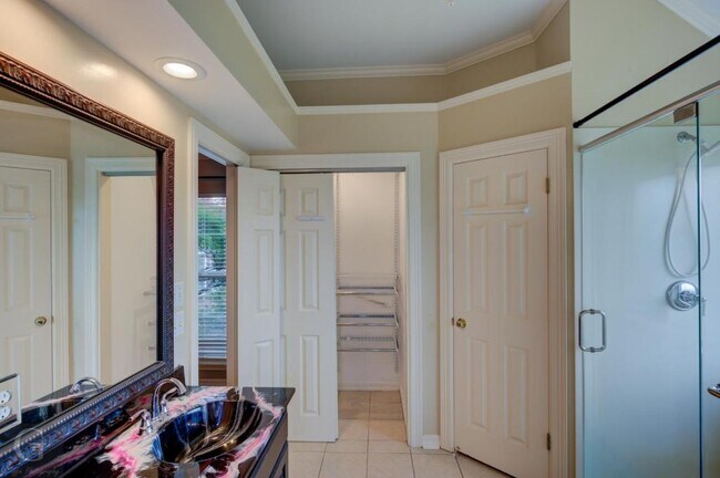 Building Photo - 1537 Nottoway Pl