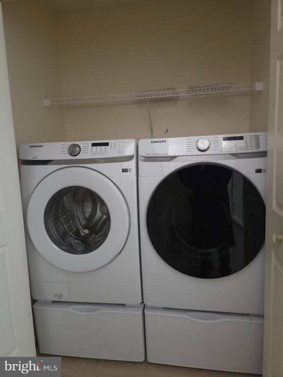 Building Photo - 2213 Montauk Dr