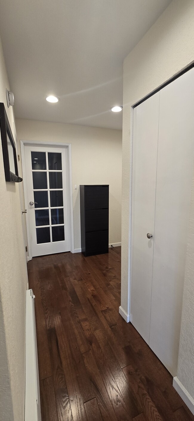 Building Photo - 7 Lake Bellevue Dr