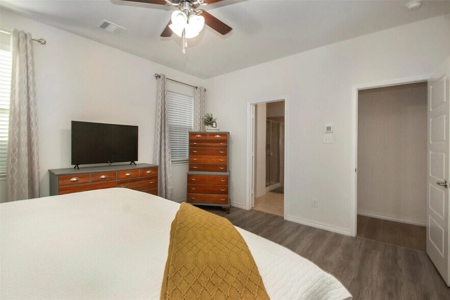 Building Photo - 2348 Opaline Dr