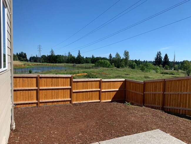 Building Photo - GORGEOUS 5BD, 3BA, 2-CAR GARAGE! AMENITIES...
