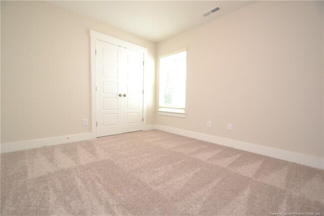 Building Photo - 2129 Seneca Dr