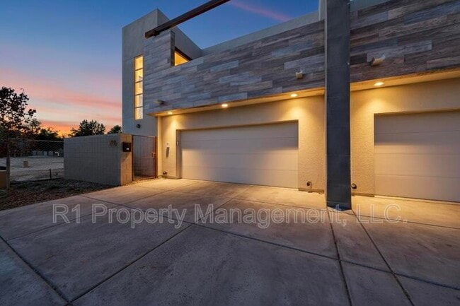 Building Photo - 705 Alcalde Pl SW