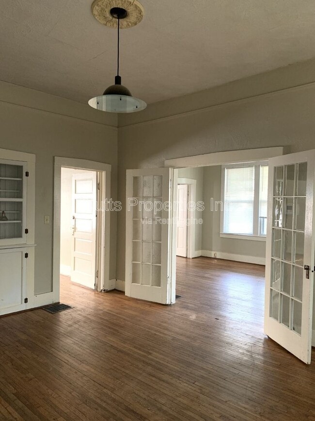 Building Photo - 713 Meridian St