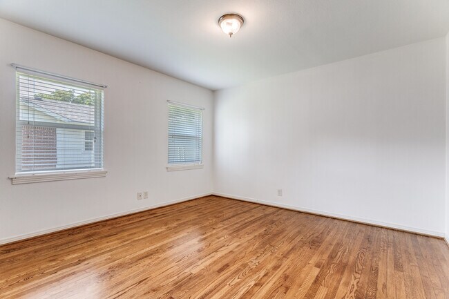 Building Photo - 2704 Ryan Pl Dr