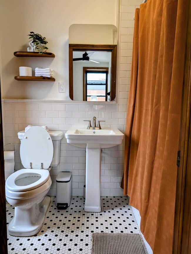 Building Photo - 378 6th Ave