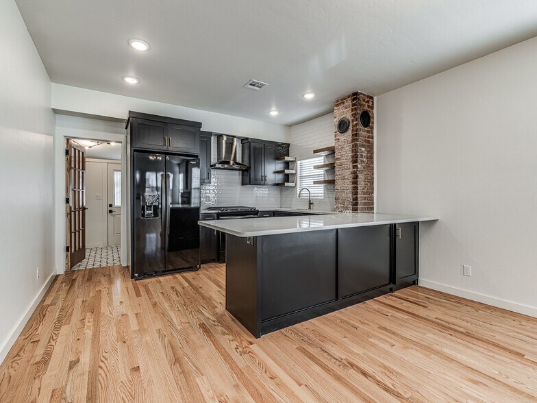 Building Photo - 828 NW 32nd St