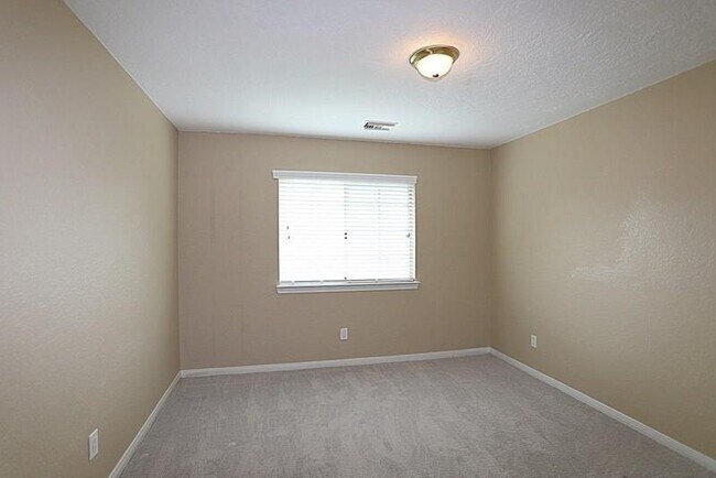 Building Photo - 2105 Spyglass Dr