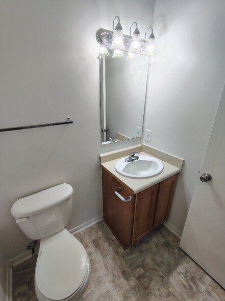 Building Photo - 600 Reusens Rd