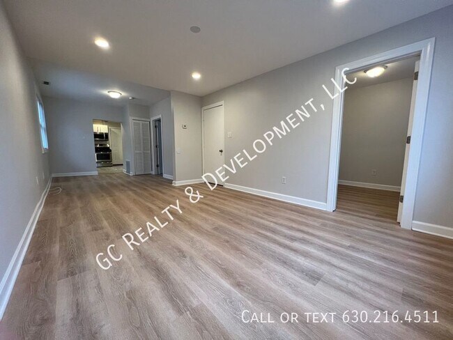 Building Photo - 2624 N Springfield Ave