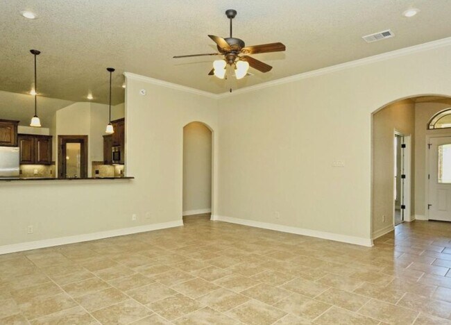 Building Photo - Harker Heights Home With Upgraded Features