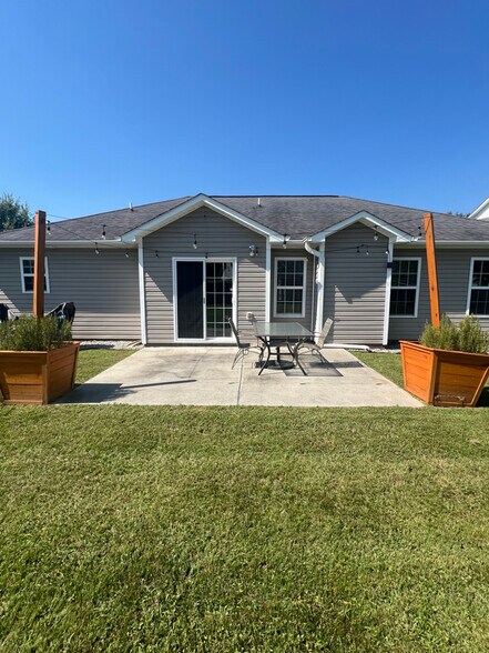 Building Photo - 2806 General Branch Dr