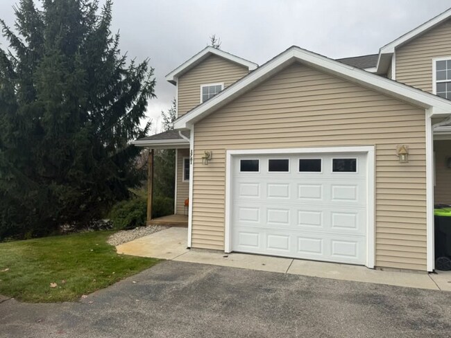 Building Photo - 1761 St Joseph St