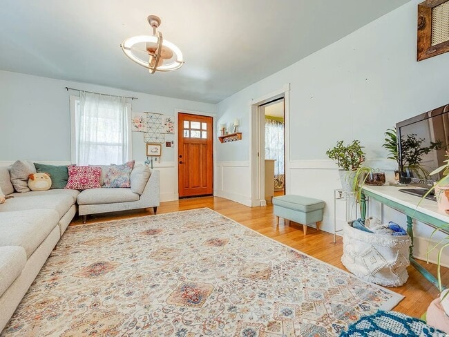 Building Photo - 1512 College St