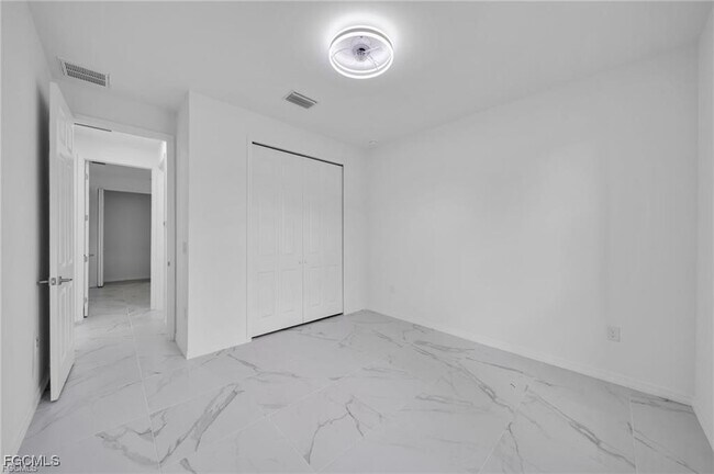 Building Photo - 3210 30th St SW