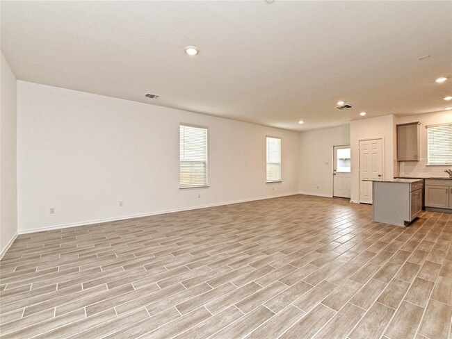Building Photo - 1625 Holly Lk Dr