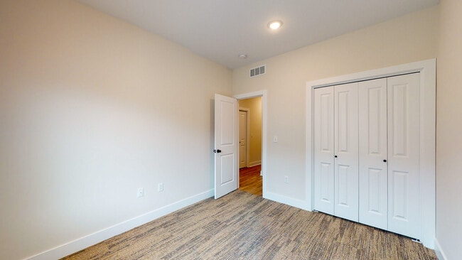 Building Photo - 413 W May St