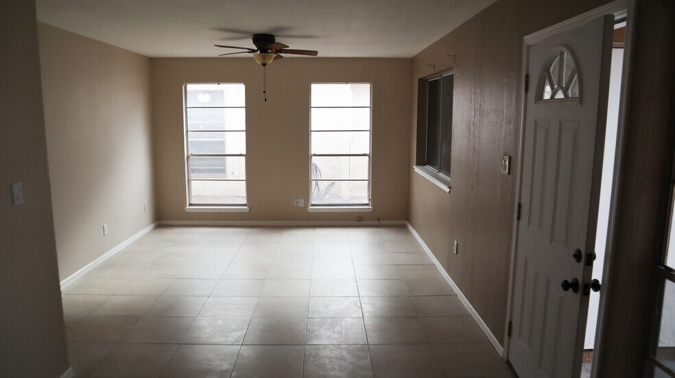 Building Photo - 11322 Lake Nemi Dr