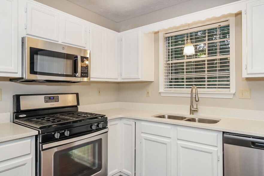 Building Photo - 435 Standing Rock Dr