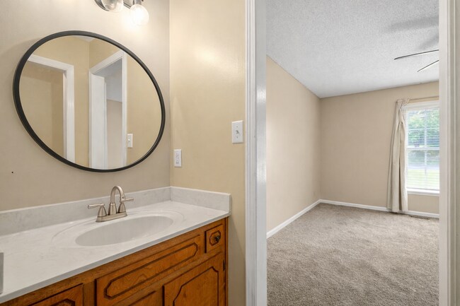 Building Photo - Pet Friendly Three Bedroom with Basement!