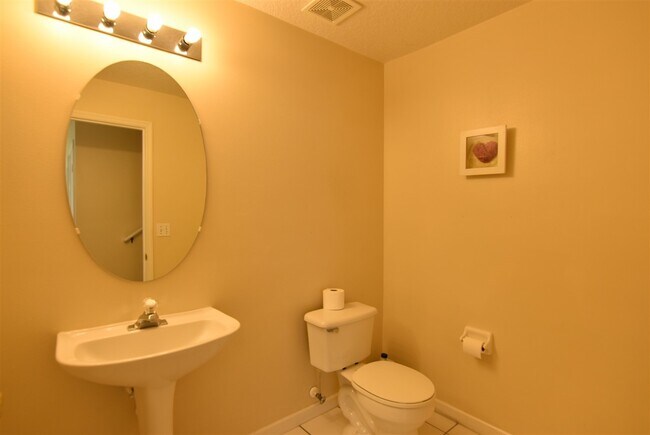 Building Photo - 3br 2.5ba townhome in GATED COMMUNITY of Cypress Lake in Kissimmee!!