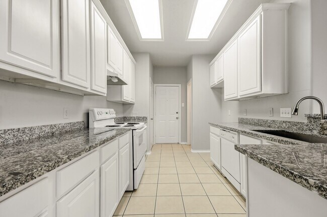 Building Photo - 13107 Peppergate Ln
