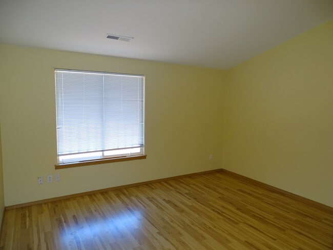 Building Photo - 2917 NW Watkins Ct