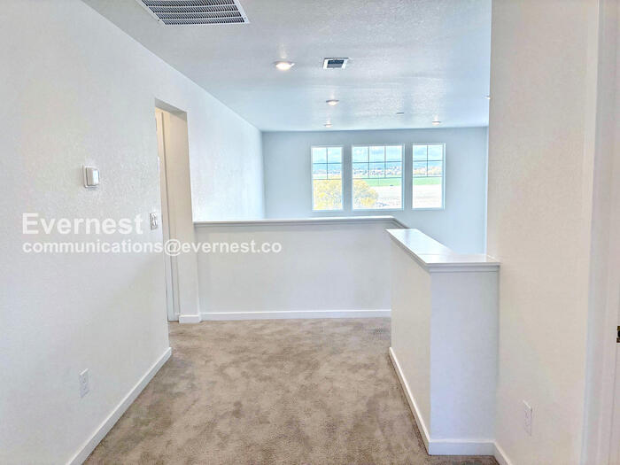 Building Photo - 740 Columbia St